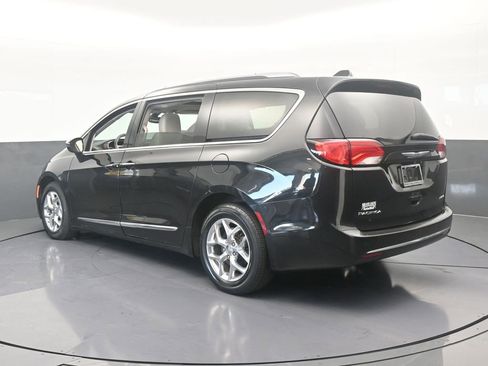 Used 2019 Chrysler Pacifica Limited image 4