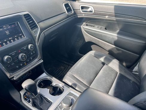 Used 2018 Jeep Grand Cherokee Limited AWD/4WD image 13