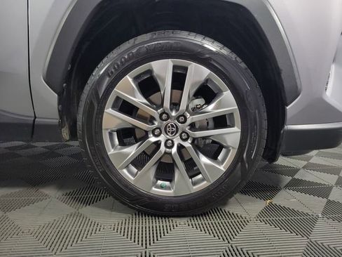 Used 2019 Toyota RAV4 XLE Premium w/ Cold Weather Package FWD image 11