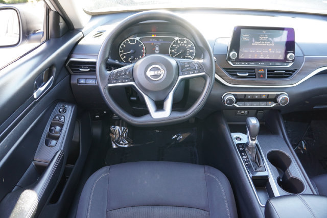 Used 2025 Nissan Altima 2.5 SV FWD image 19