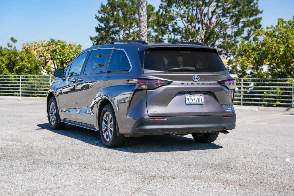 Certified 2024 Toyota Sienna XLE w/ XLE Plus Package AWD/4WD image 8