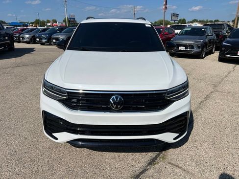Used 2024 Volkswagen Tiguan SE R-Line AWD/4WD image 3