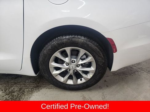 Used 2026 Chrysler Pacifica Limited image 45