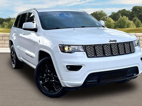 Used 2021 Jeep Grand Cherokee Laredo X AWD/4WD image 2