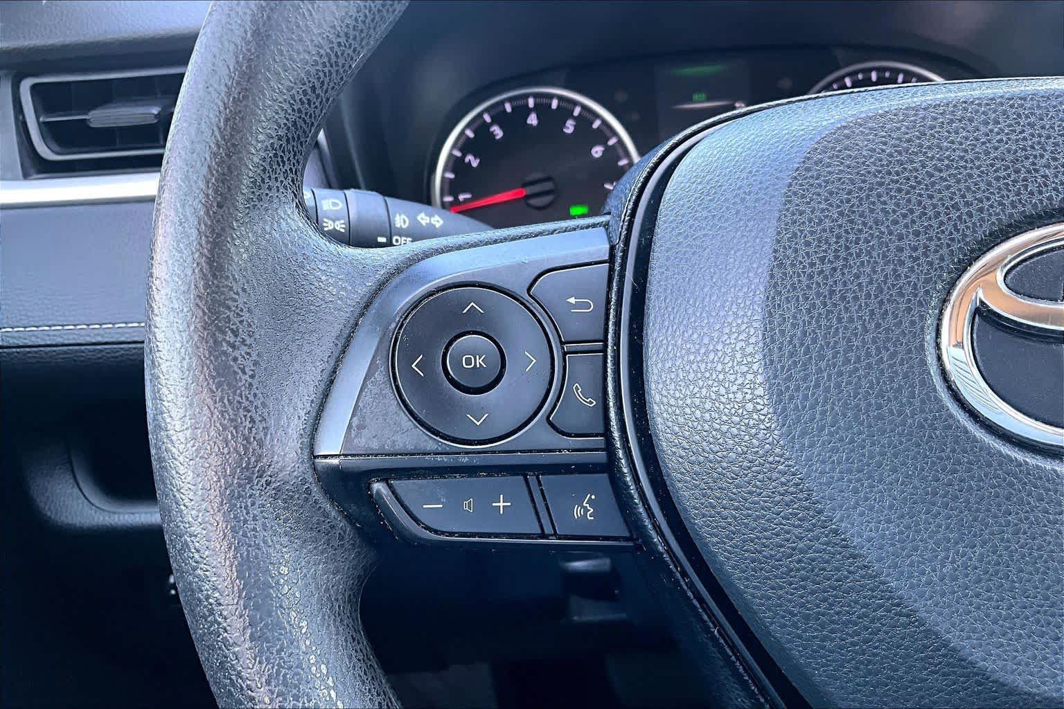 Used 2019 Toyota RAV4 XLE FWD image 24