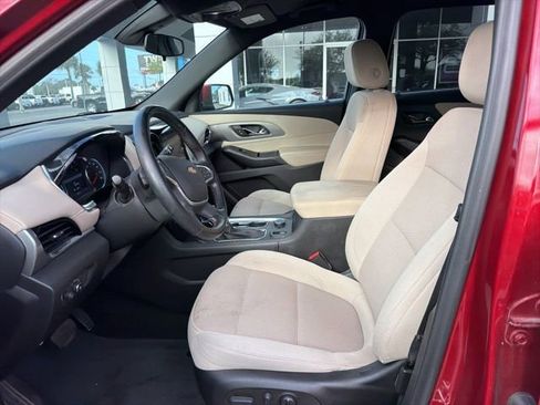 Used 2023 Chevrolet Traverse LT image 7