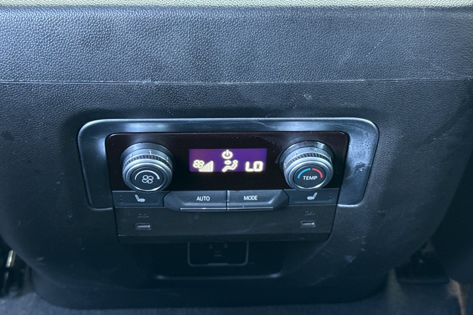 Used 2025 GMC Yukon Denali AWD/4WD image 16