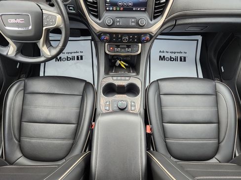 Used 2021 GMC Acadia Denali w/ Denali Technology Package AWD/4WD image 18