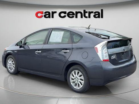 Used 2015 Toyota Prius Prime Plug-In Hybrid FWD image 3