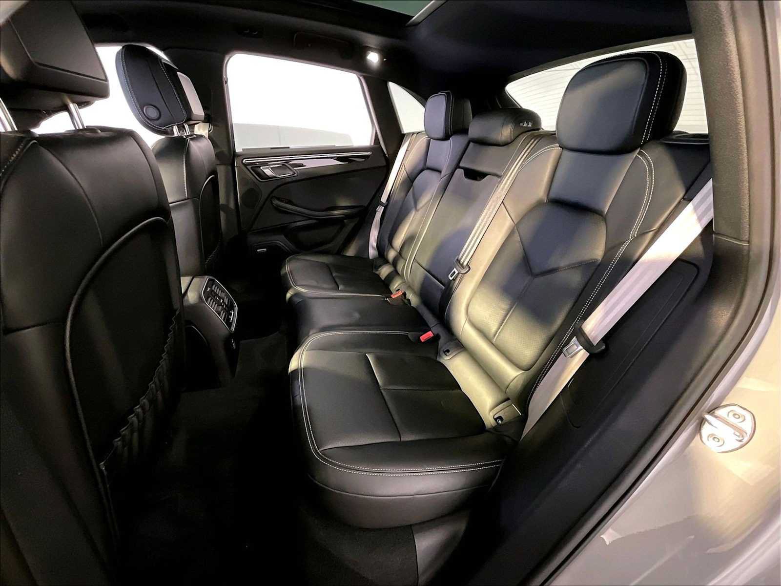 Certified 2025 Porsche Macan Turbo w/ Premium Package Plus AWD/4WD image 24