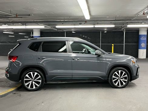 Used 2023 Volkswagen Taos SE w/ Panoramic Sunroof Package image 36