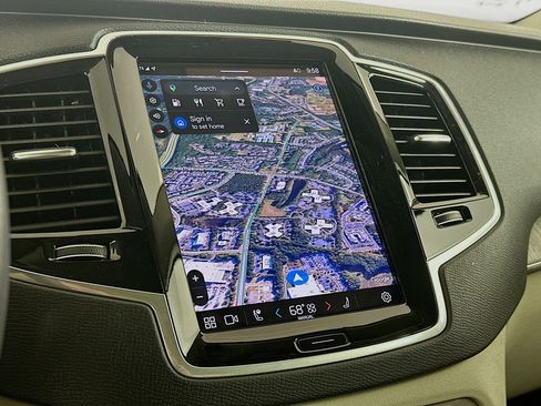 Used 2023 Volvo XC90 B6 Plus image 22