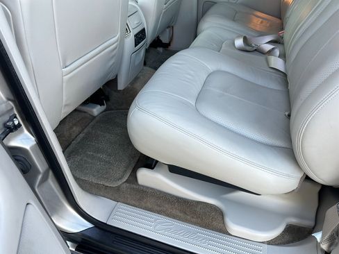 Used 2002 Cadillac Escalade EXT image 35