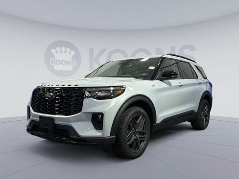New 2026 Ford Explorer ST-Line w/ ST-Line Street Pack AWD/4WD image 1