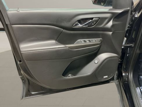 Used 2018 GMC Acadia SLT image 9