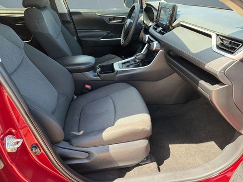 Used 2022 Toyota RAV4 XLE w/ Convenience Package FWD image 30