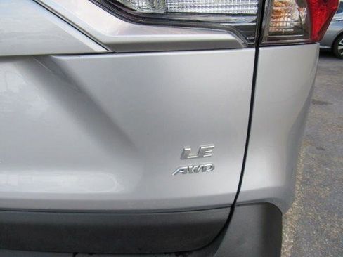 Used 2021 Toyota RAV4 LE AWD/4WD image 10