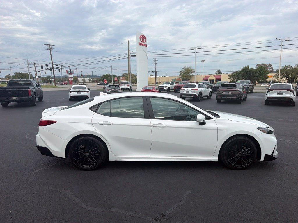 Used 2025 Toyota Camry SE FWD image 6