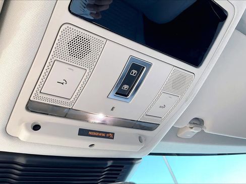 Used 2025 Land Rover Discovery Sport S image 39