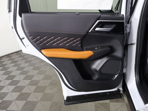 New 2025 Mitsubishi Outlander SEL image 30