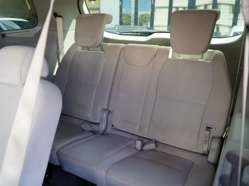 Used 2016 Kia Sedona LX w/ Option Group 020 FWD image 17