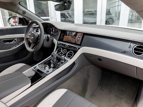 Used 2024 Bentley Continental GT V8 image 28