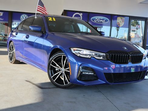 Used 2021 BMW 330i xDrive Sedan w/ M Sport Package image 3