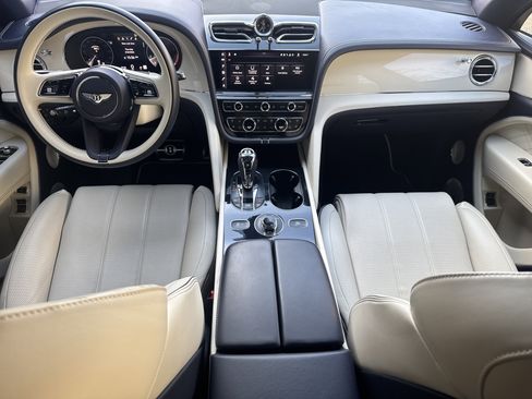 Used 2023 Bentley Bentayga Extended Wheelbase image 4