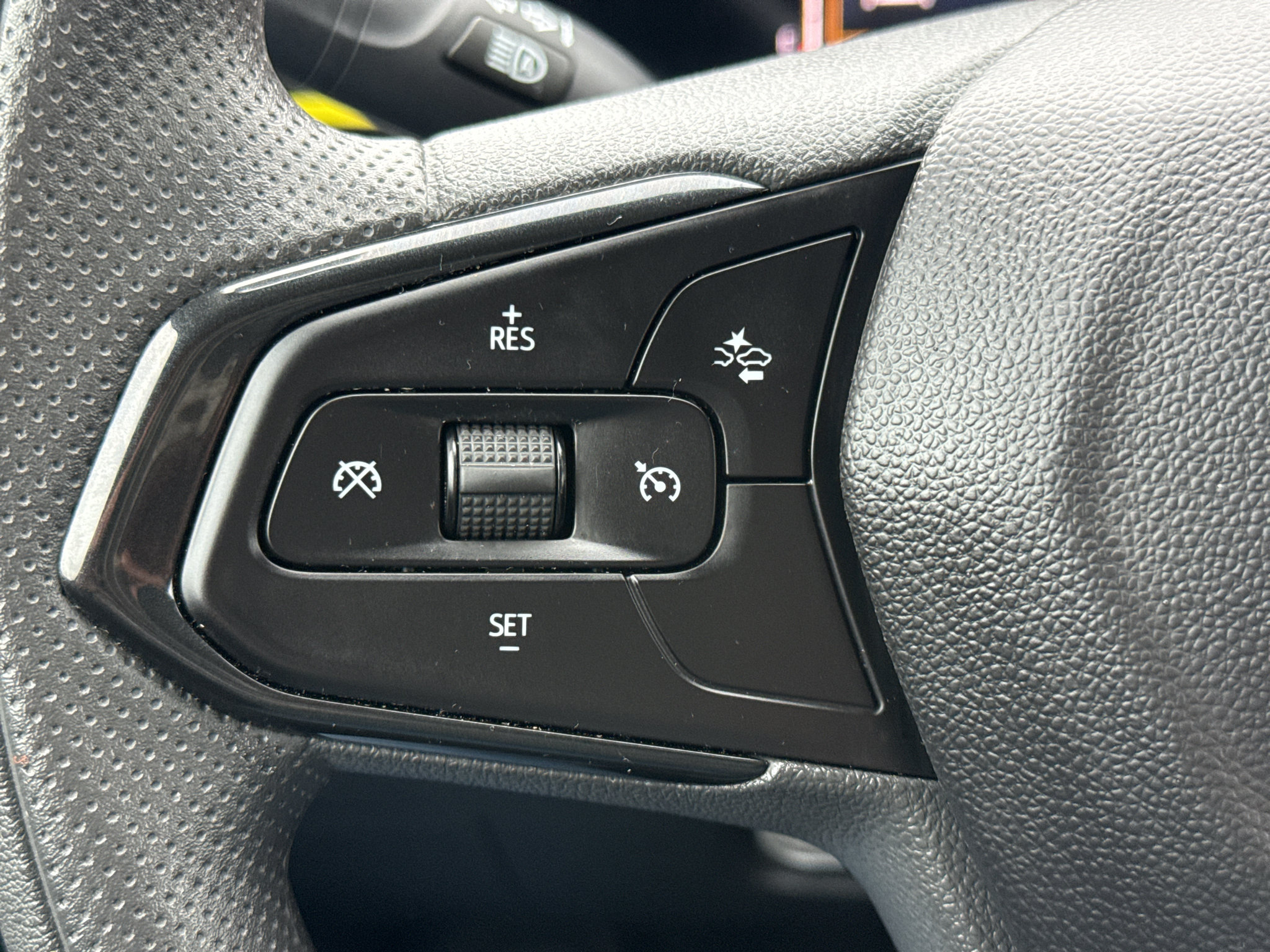 New 2026 Chevrolet Trax LT w/ LPO, Blackout Package FWD image 16