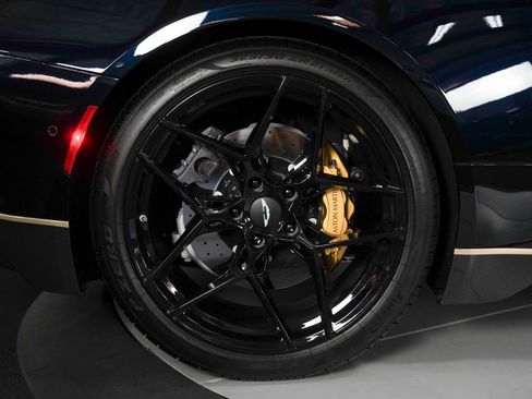 Used 2025 Aston Martin Vanquish RWD image 28