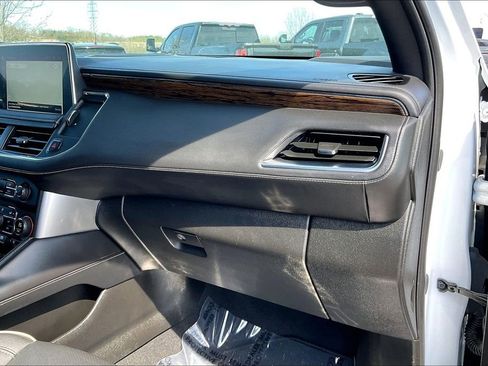 Used 2024 Chevrolet Suburban Premier image 29