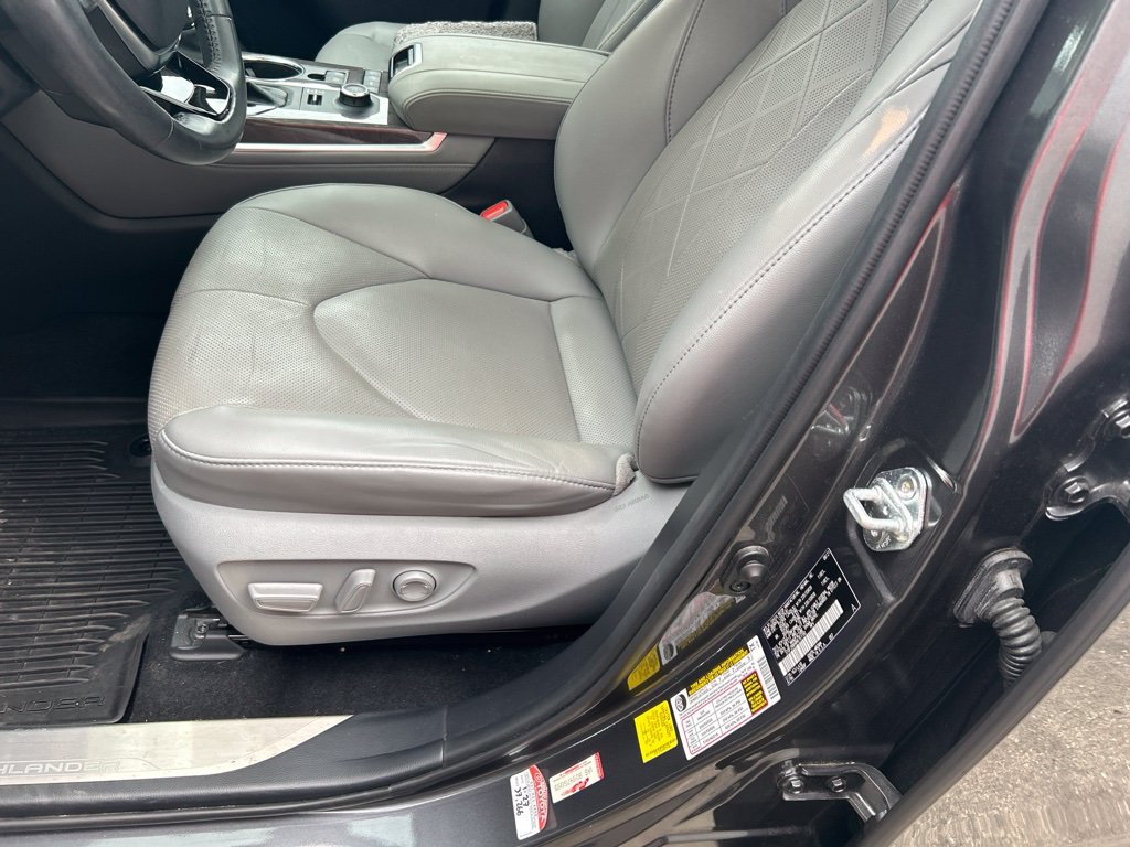 Used 2021 Toyota Highlander Platinum AWD/4WD image 14