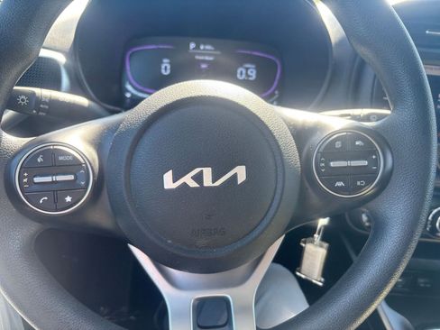 Used 2025 Kia Soul LX w/ LX Technology Package FWD image 25