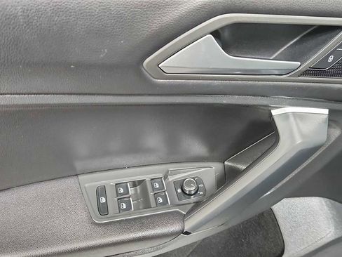 Used 2019 Volkswagen Tiguan SE image 15