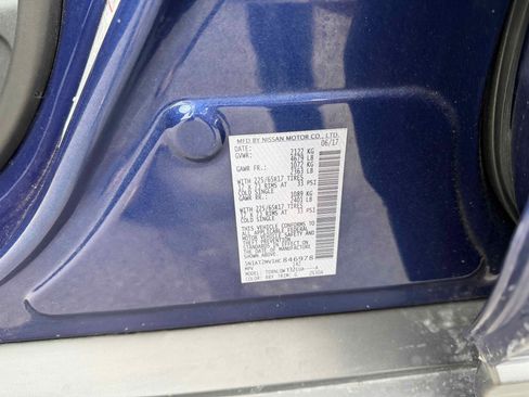 Used 2017 Nissan Rogue SV image 14