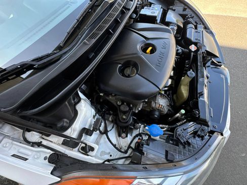 Used 2013 Hyundai Elantra GLS FWD image 92