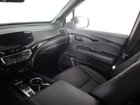 Used 2024 Honda Passport Black Edition image 40