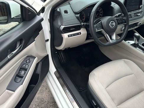 Used 2019 Nissan Altima 2.5 SV FWD image 9