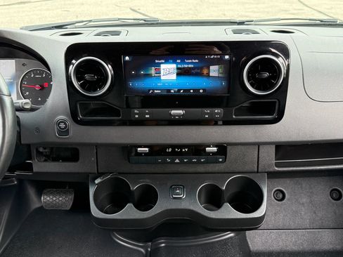 Used 2023 Mercedes-Benz Sprinter 2500 image 21