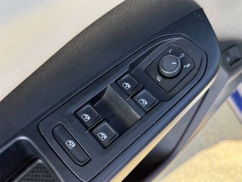 Used 2022 Volkswagen Taos SE image 9