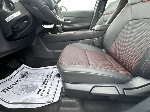 New 2025 Nissan Kicks SR image 12