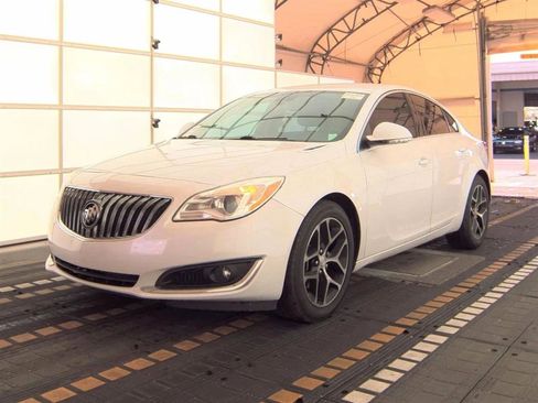 Used 2017 Buick Regal Sport Touring image 1