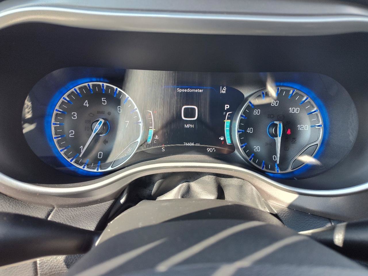 Used 2023 Chrysler Pacifica Touring-L FWD image 21