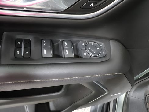 Used 2024 Chevrolet Tahoe Premier AWD/4WD image 23