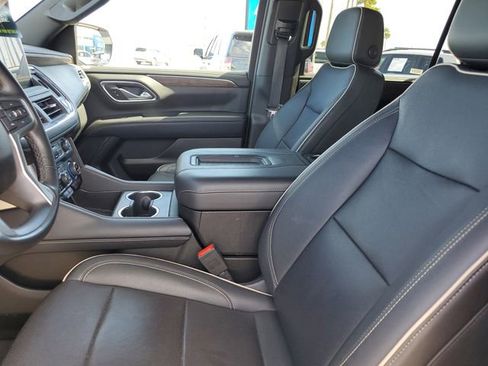 Used 2023 Chevrolet Suburban Premier image 18