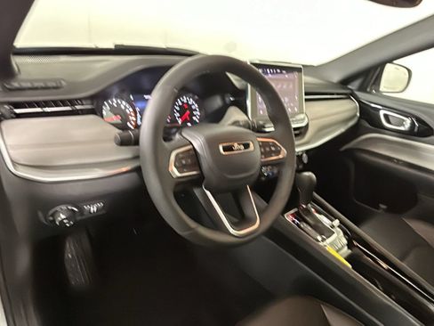 Used 2025 Jeep Compass Limited AWD/4WD image 14