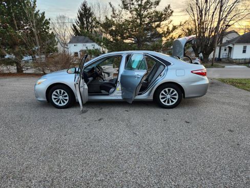 Used 2015 Toyota Camry LE image 16