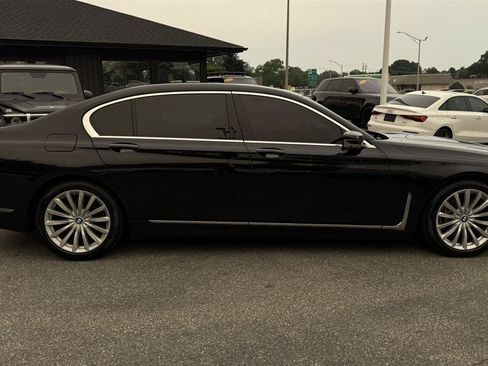 Used 2022 BMW 740i xDrive w/ Premium Package AWD/4WD image 16