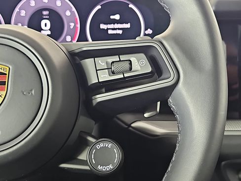 Used 2024 Porsche Cayenne AWD/4WD image 18