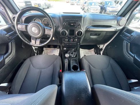 Used 2018 Jeep Wrangler Unlimited Sport w/ Connectivity Group AWD/4WD image 12